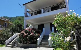 Deniastella Apartments